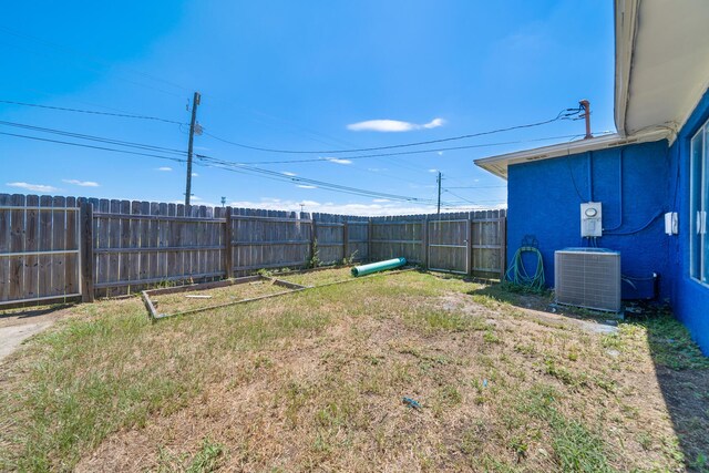 view of yard featuring central AC unit