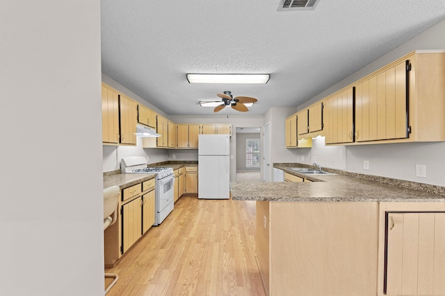 kitchen featuring white appliances, light hardwood / wood-style flooring, kitchen peninsula, sink, and ceiling fan