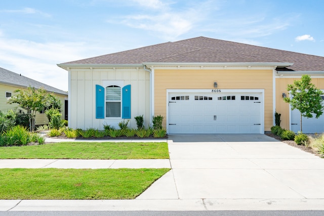 view of front of home featuring a garage and a front yard