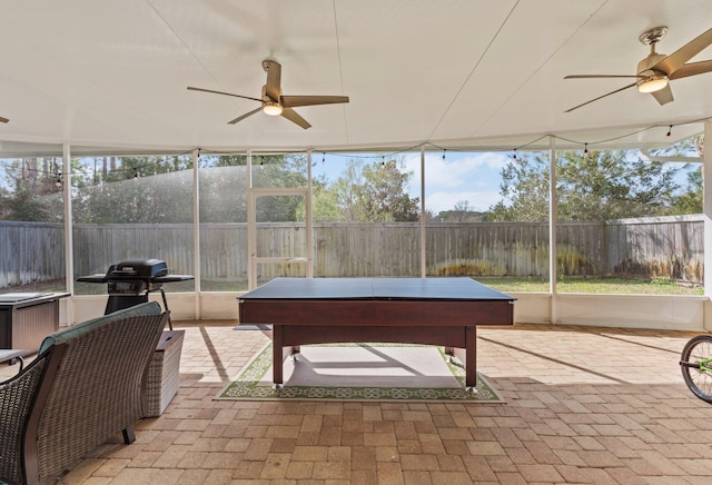 sunroom with ceiling fan