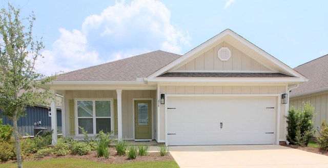 view of front facade featuring a garage