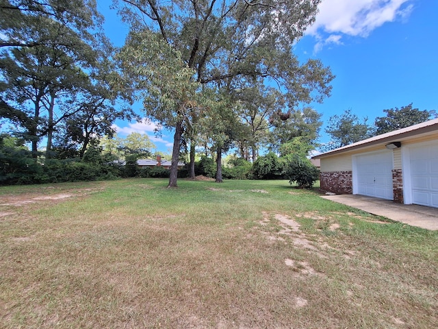 view of yard with a garage