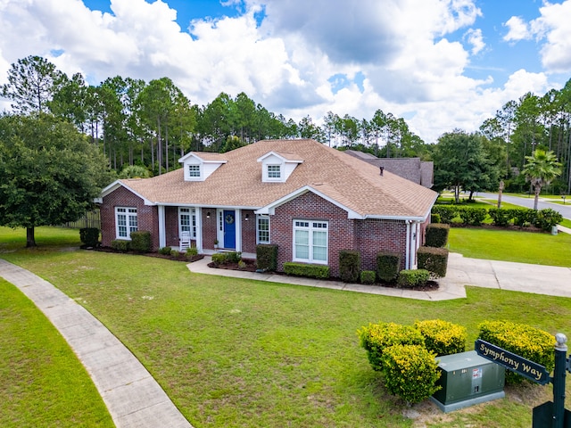 view of front of house featuring a front yard