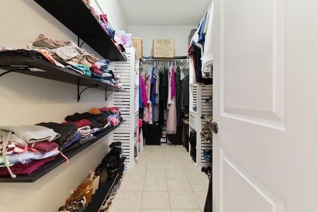 walk in closet with light tile patterned flooring