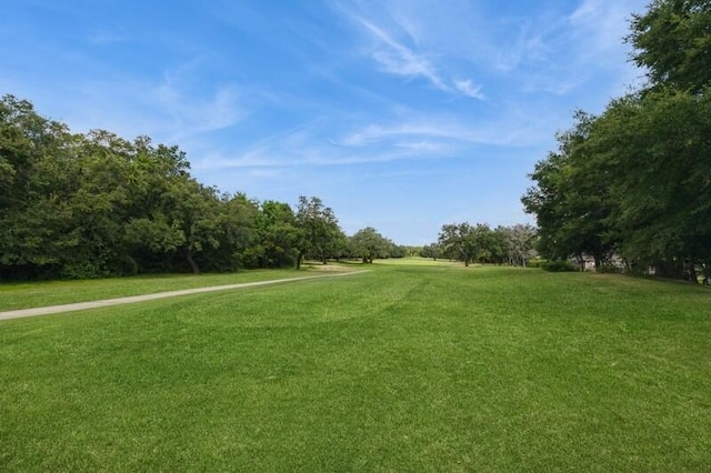 view of property's community featuring a lawn