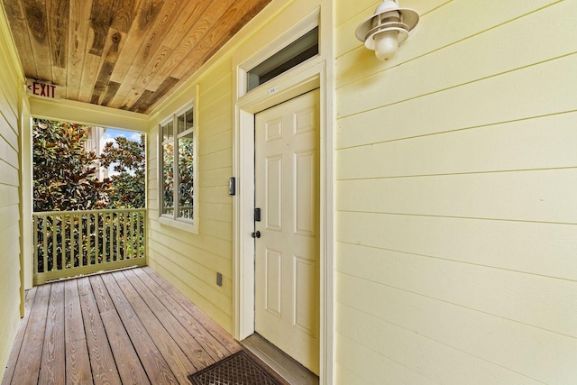 doorway to property with covered porch