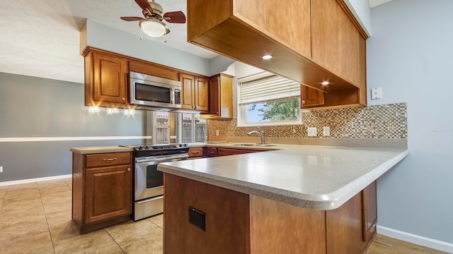 kitchen featuring ceiling fan, stainless steel appliances, and kitchen peninsula