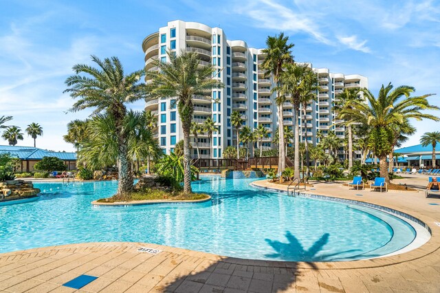 view of swimming pool