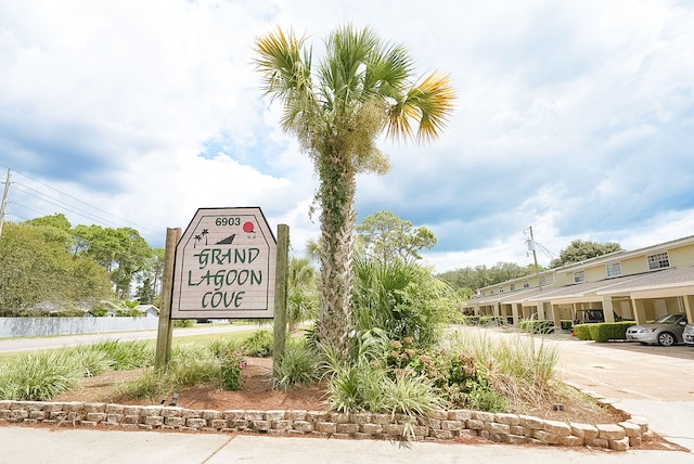 view of community / neighborhood sign