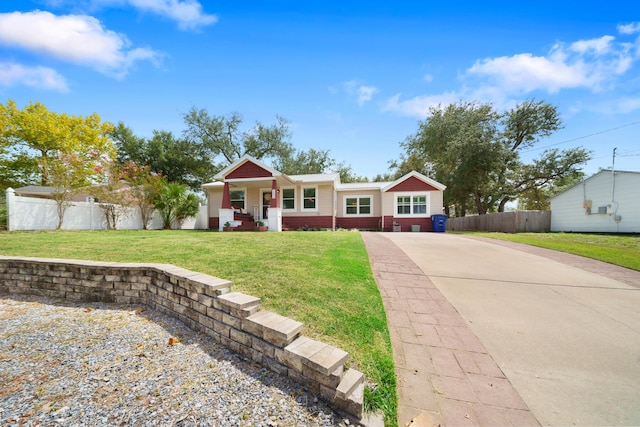 single story home featuring a front lawn