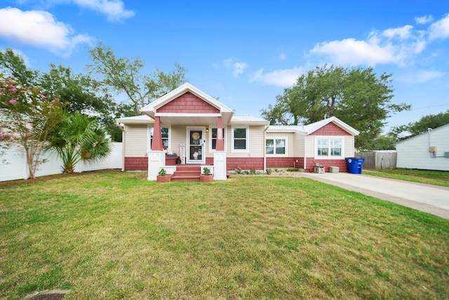 view of front facade featuring a front yard and a porch