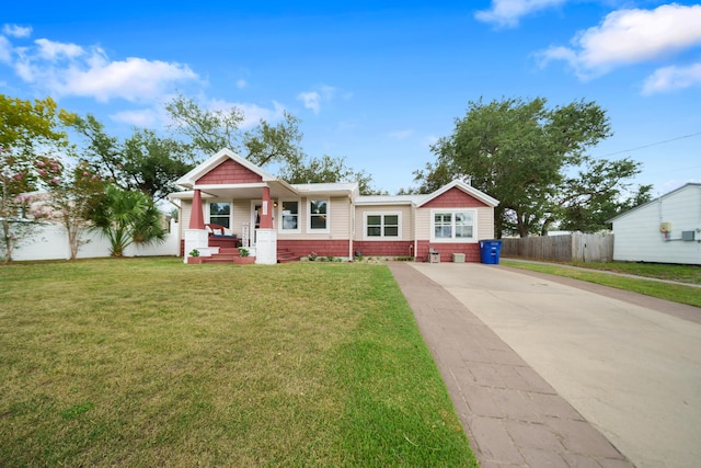 view of front of house featuring covered porch and a front lawn