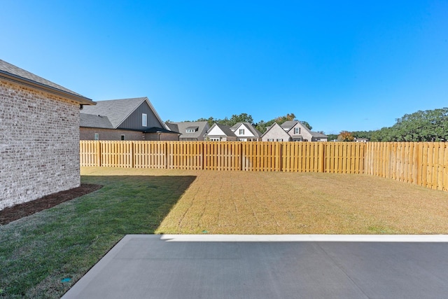 view of yard featuring a patio area