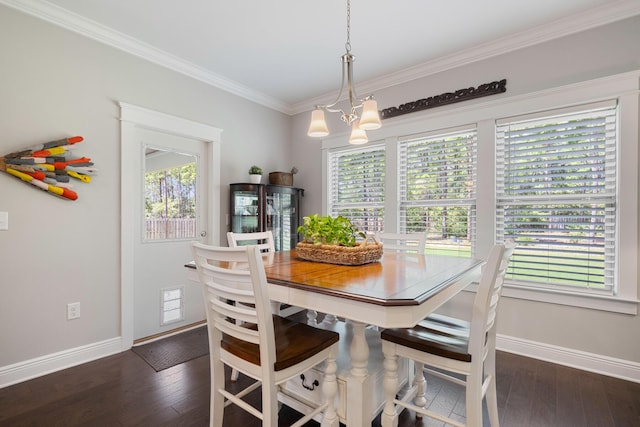 dining room featuring a notable chandelier, crown molding, baseboards, and hardwood / wood-style floors