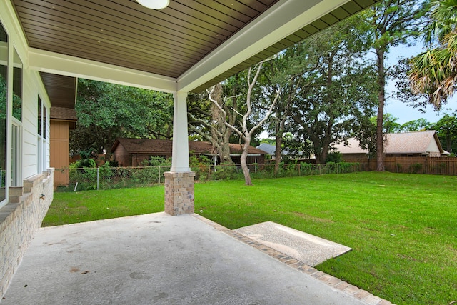 view of yard featuring a patio area