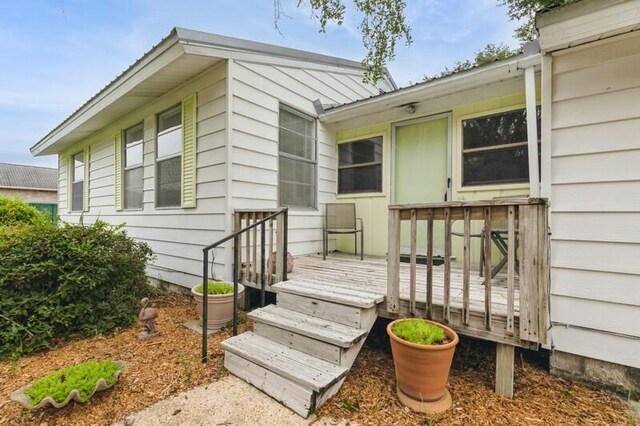 property entrance with a wooden deck