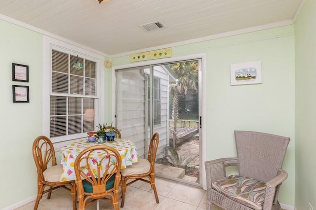 sunroom / solarium featuring visible vents