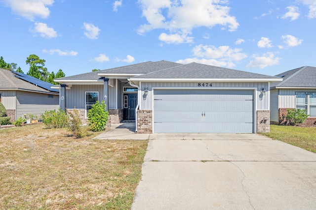 view of front of house featuring a front lawn and a garage