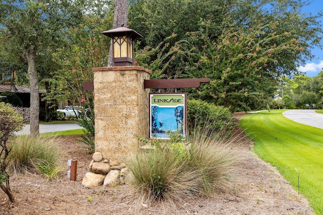 view of community / neighborhood sign