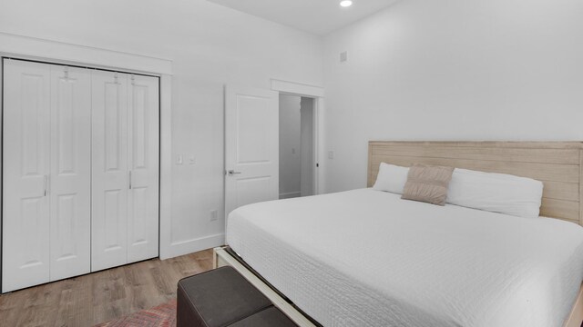 55 Nature Way Unit 100-1, Santa Rosa Beach, FL 32459 - bedroom featuring light wood-type flooring, recessed lighting, a closet, and baseboards