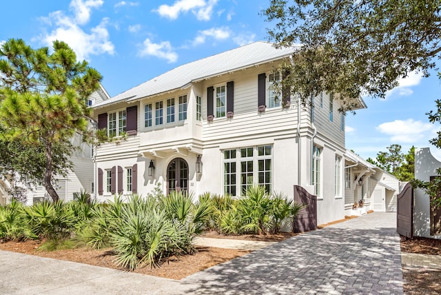 view of front of property featuring an outdoor structure and a garage