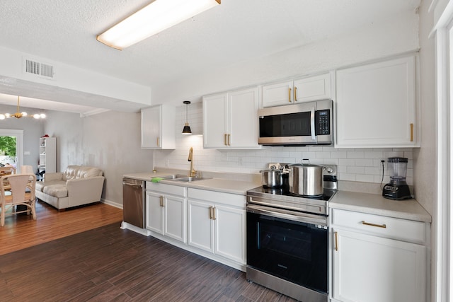 1840 E Mallard Dr Apt C, Panama City, FL 32404 - kitchen with visible vents, stainless steel appliances, dark wood finished floors, a sink, and backsplash