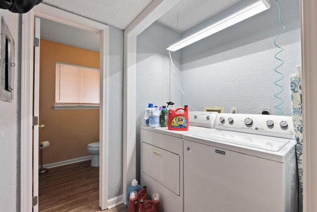 clothes washing area featuring a textured ceiling, independent washer and dryer, and hardwood / wood-style flooring