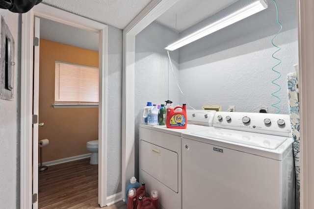 1840 E Mallard Dr Apt C, Panama City, FL 32404 - laundry area with wood finished floors, a textured ceiling, laundry area, baseboards, and independent washer and dryer