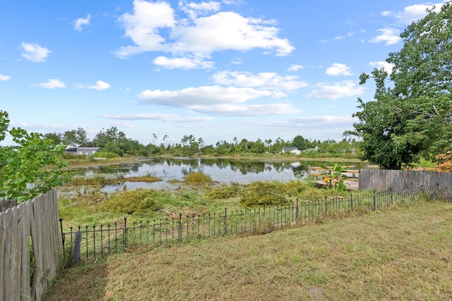 view of yard featuring a water view