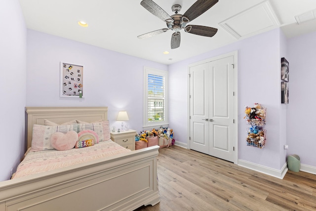 bedroom with light wood-type flooring, a closet, and ceiling fan