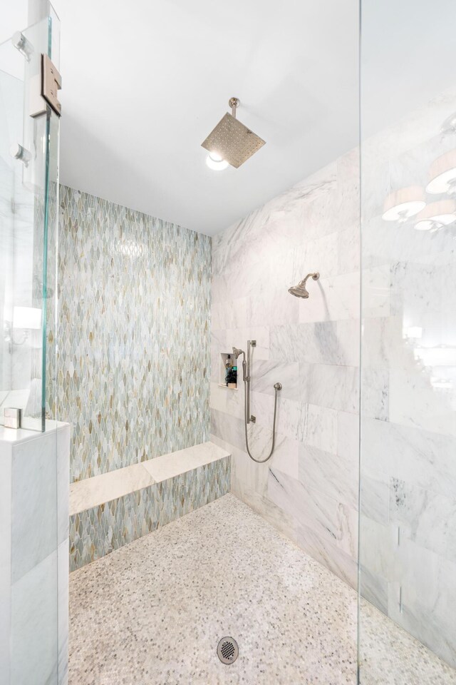 bathroom featuring tiled shower