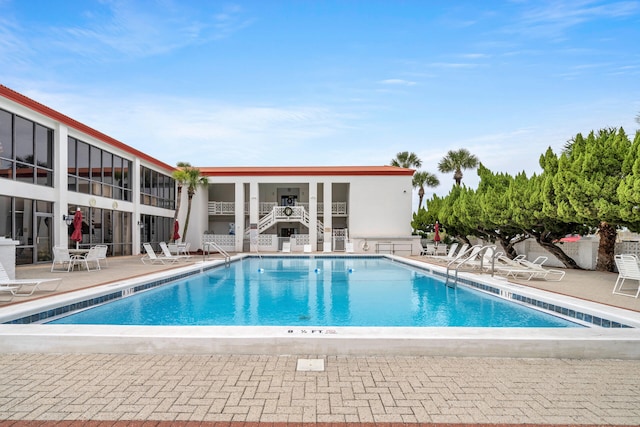 909 Santa Rosa Blvd Unit 211, Fort Walton Beach, FL 32548 - pool featuring fence and a patio area