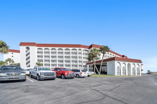 909 Santa Rosa Blvd Unit 211, Fort Walton Beach, FL 32548 - view of building exterior featuring uncovered parking