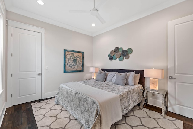 bedroom with hardwood / wood-style flooring, crown molding, and ceiling fan