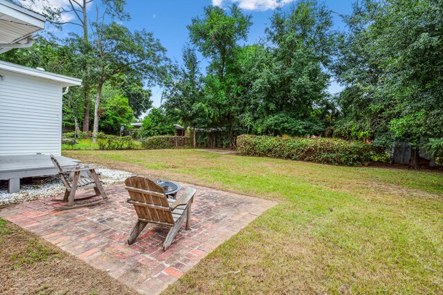 view of yard featuring a patio area