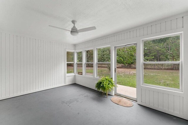 unfurnished sunroom with a healthy amount of sunlight and ceiling fan