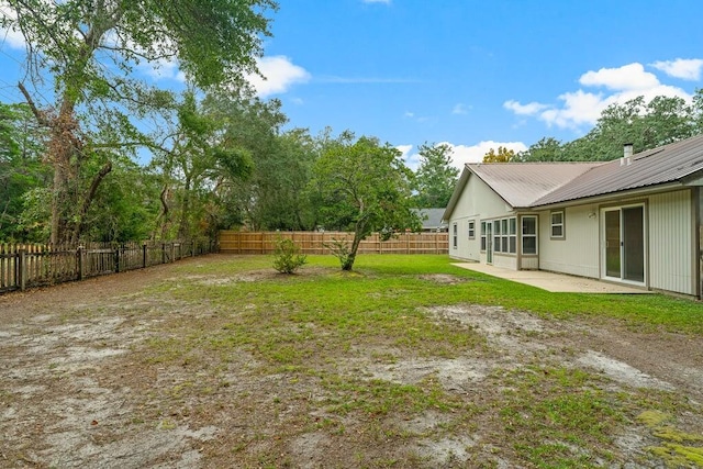 view of yard featuring a patio