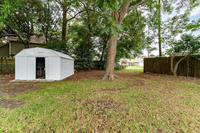 view of yard with a shed