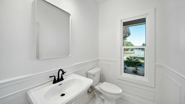 bathroom featuring toilet and sink