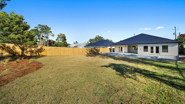 view of yard featuring a patio