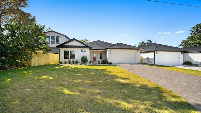 view of front of home featuring a front yard and a garage