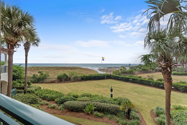 view of yard featuring a water view