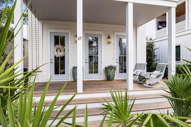 property entrance featuring covered porch