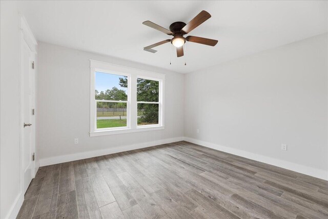 unfurnished room featuring ceiling fan and hardwood / wood-style floors