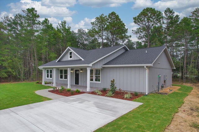 view of front facade with covered porch and a front lawn