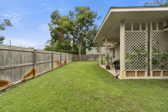 view of yard with a patio