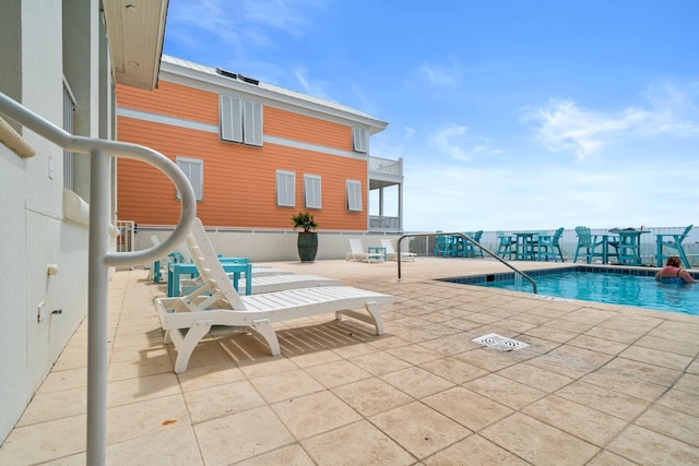 view of swimming pool featuring a patio