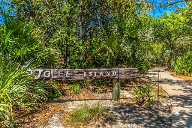 view of community / neighborhood sign