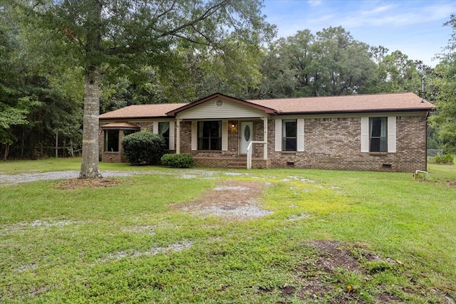 ranch-style home featuring a front yard and covered porch