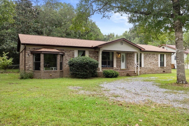 ranch-style house featuring a front yard